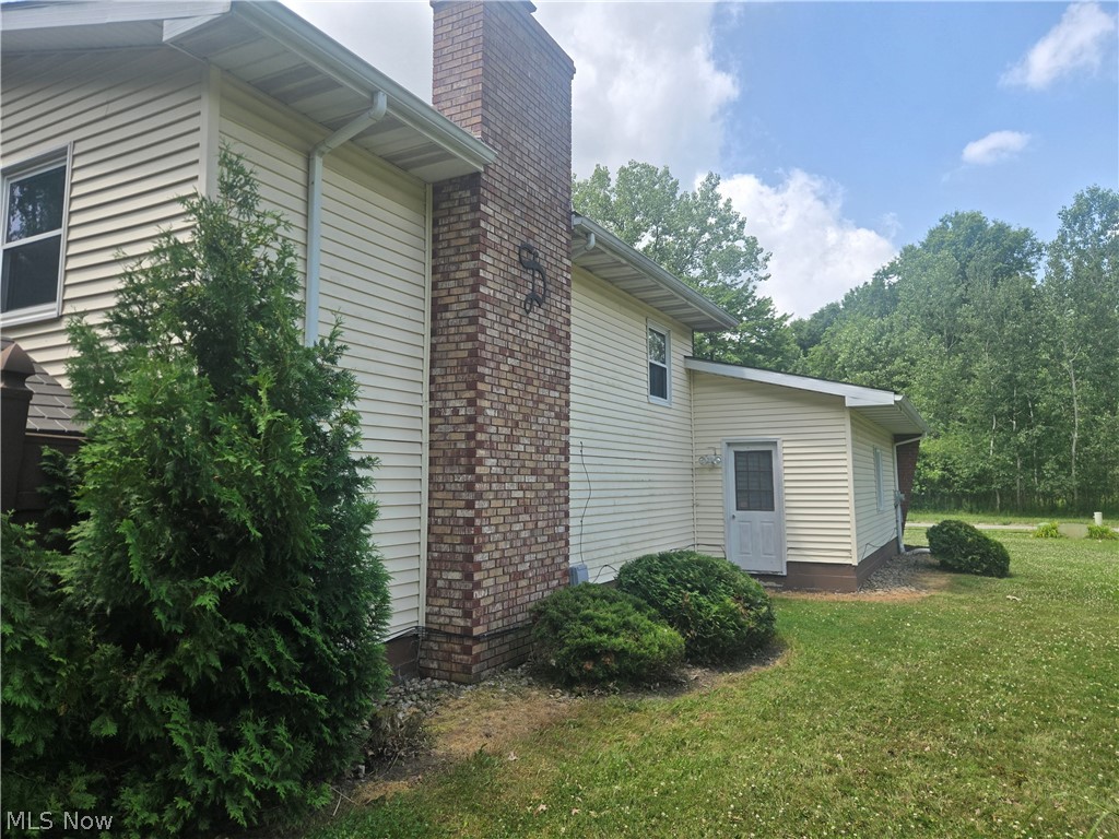 2042 Coit Drive NW Warren OH 44485