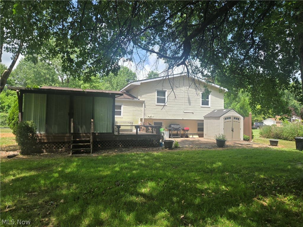 2042 Coit Drive NW Warren OH 44485