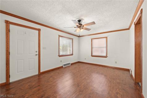 6902 Luelda Avenue Parma OH 44129