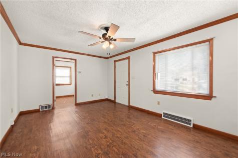 6902 Luelda Avenue Parma OH 44129