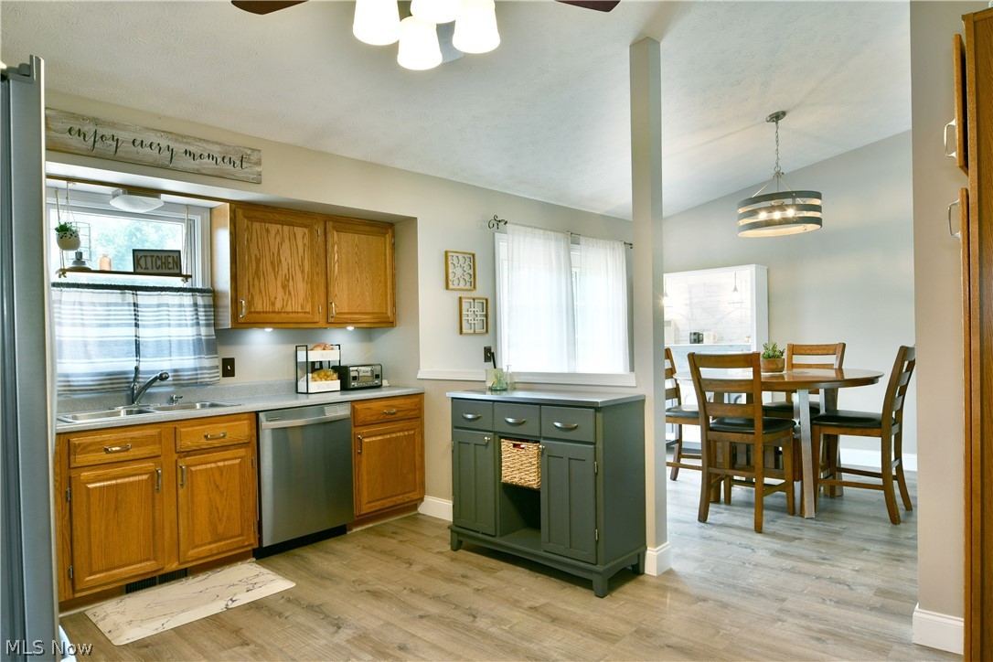 6619 Palmyra Road SW Warren OH 44481