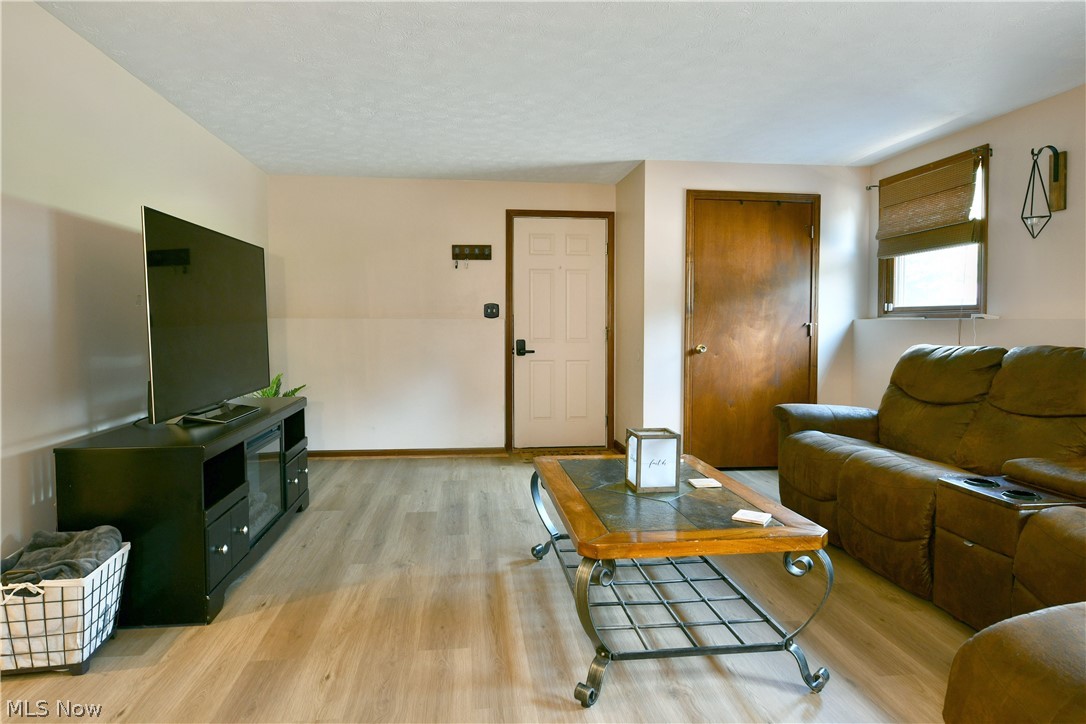 6619 Palmyra Road SW Warren OH 44481