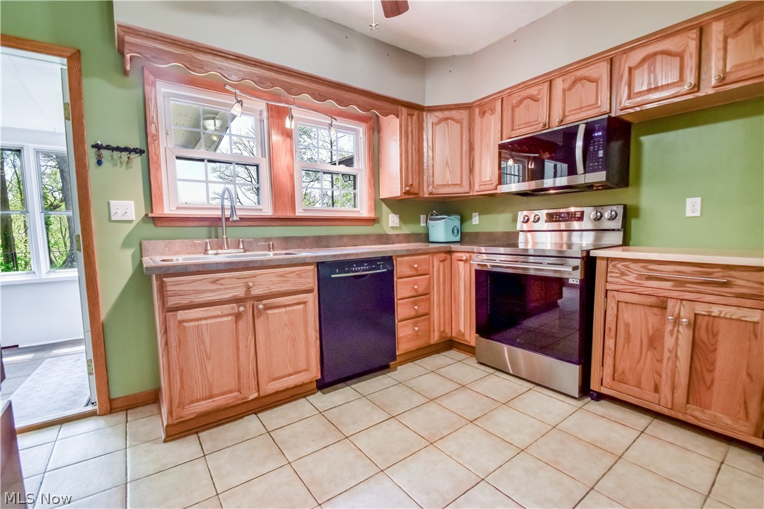 909 Lincoln Drive Conneaut OH 44030