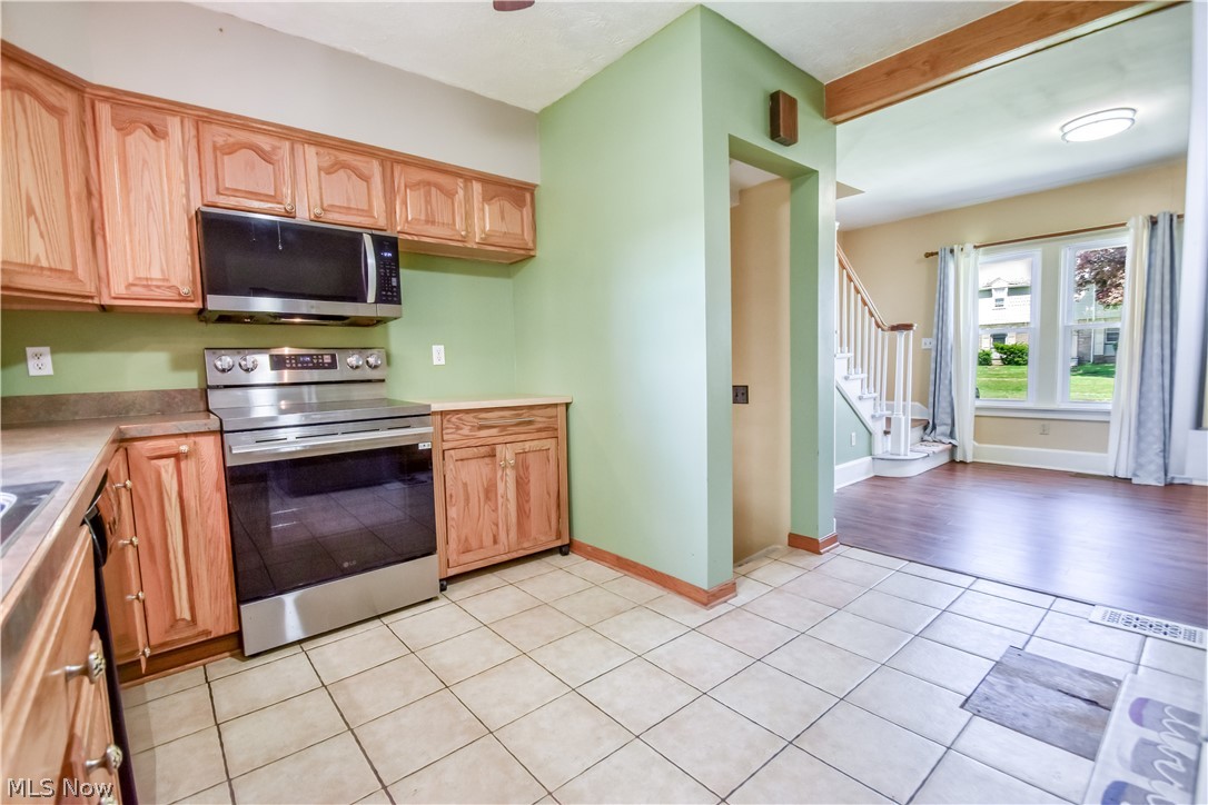 909 Lincoln Drive Conneaut OH 44030