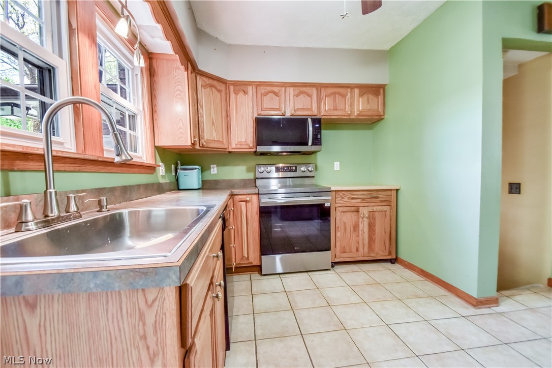 909 Lincoln Drive Conneaut OH 44030