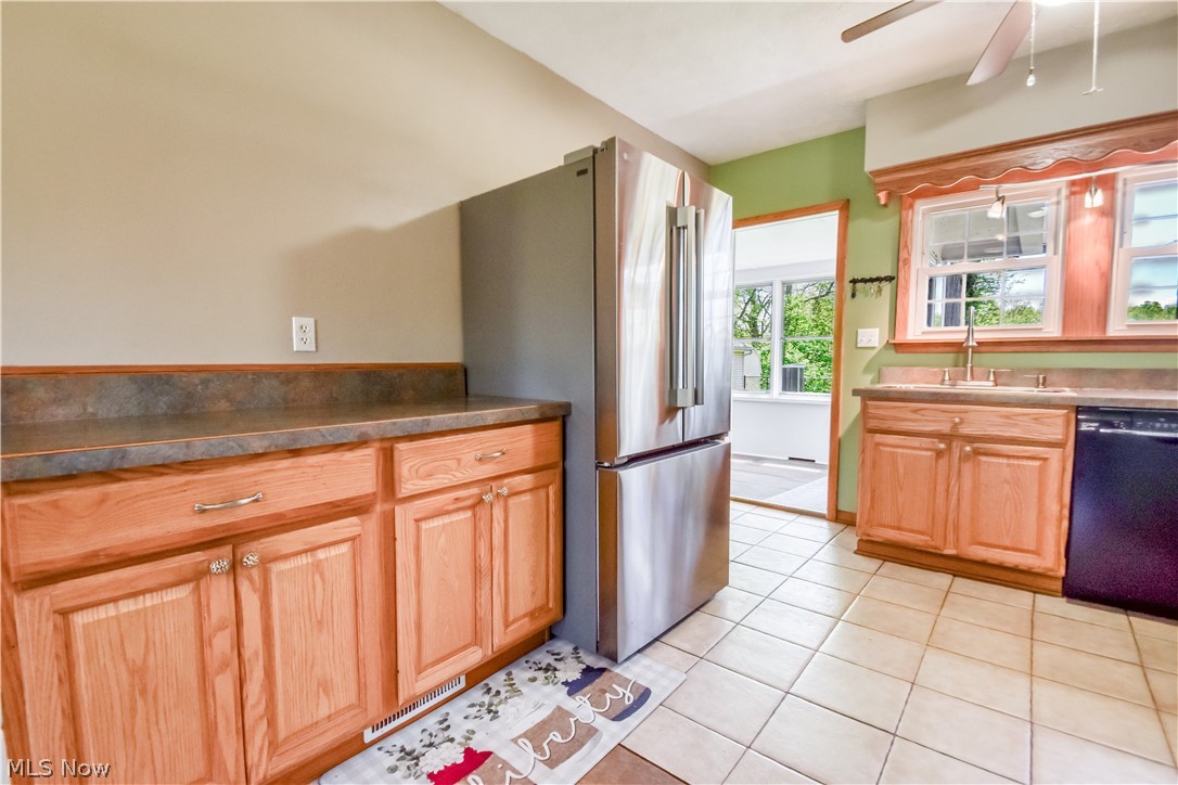 909 Lincoln Drive Conneaut OH 44030