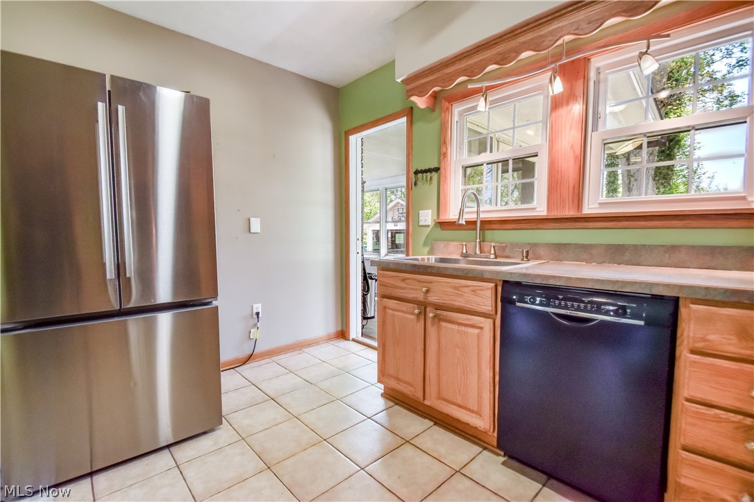 909 Lincoln Drive Conneaut OH 44030
