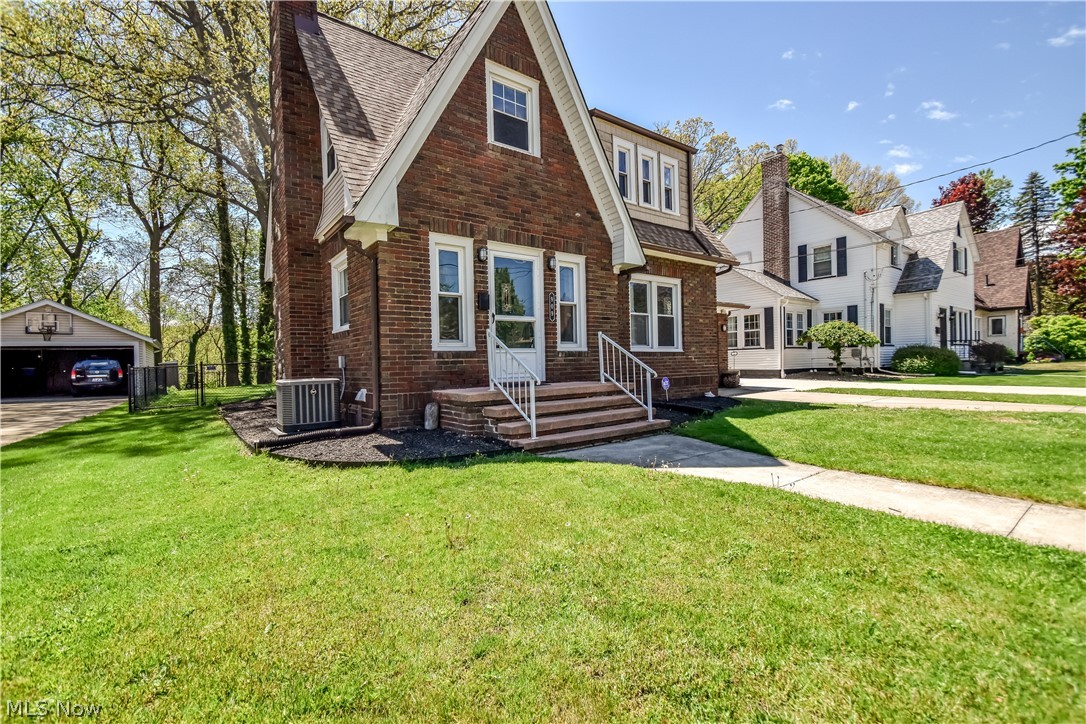 909 Lincoln Drive Conneaut OH 44030