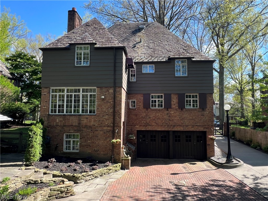 15489 Brewster Road East Cleveland OH 44112