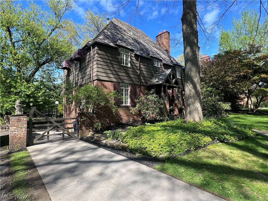 15489 Brewster Road East Cleveland OH 44112