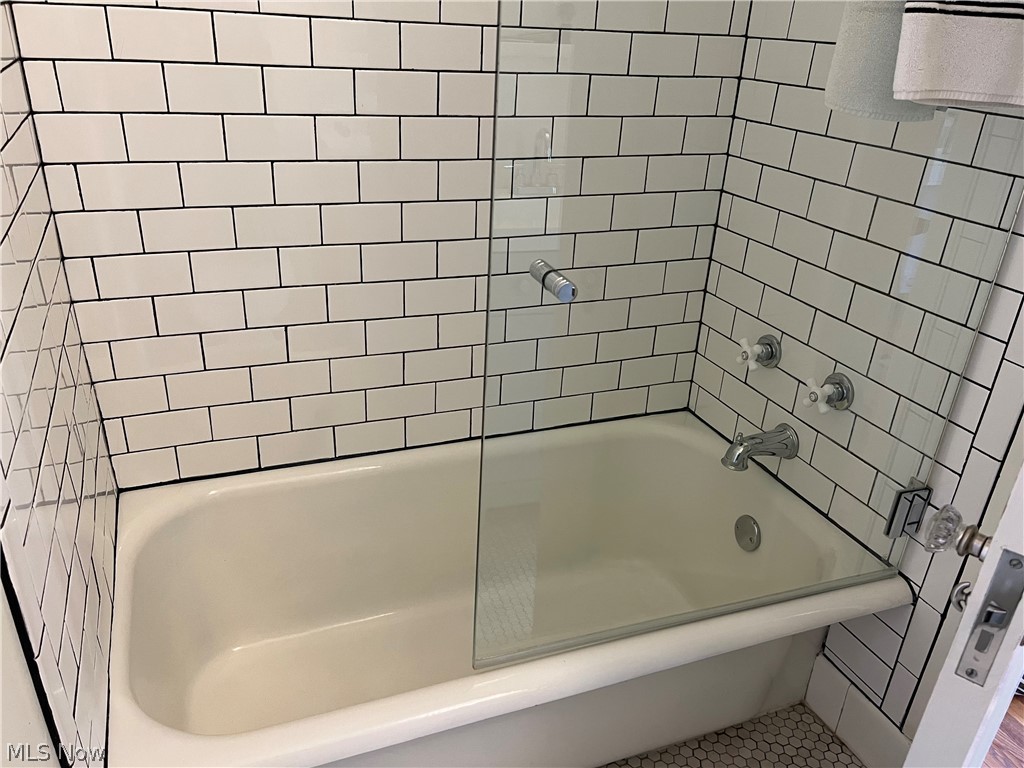 15489 Brewster Road East Cleveland OH 44112