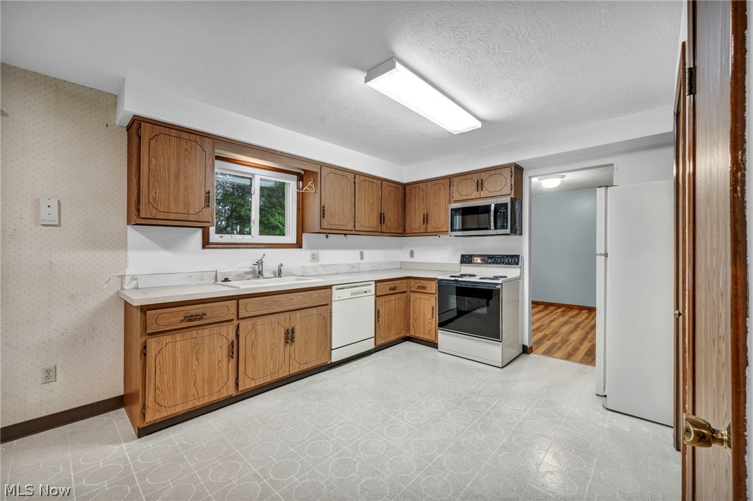 1668 Eisenhower Brunswick OH 44212