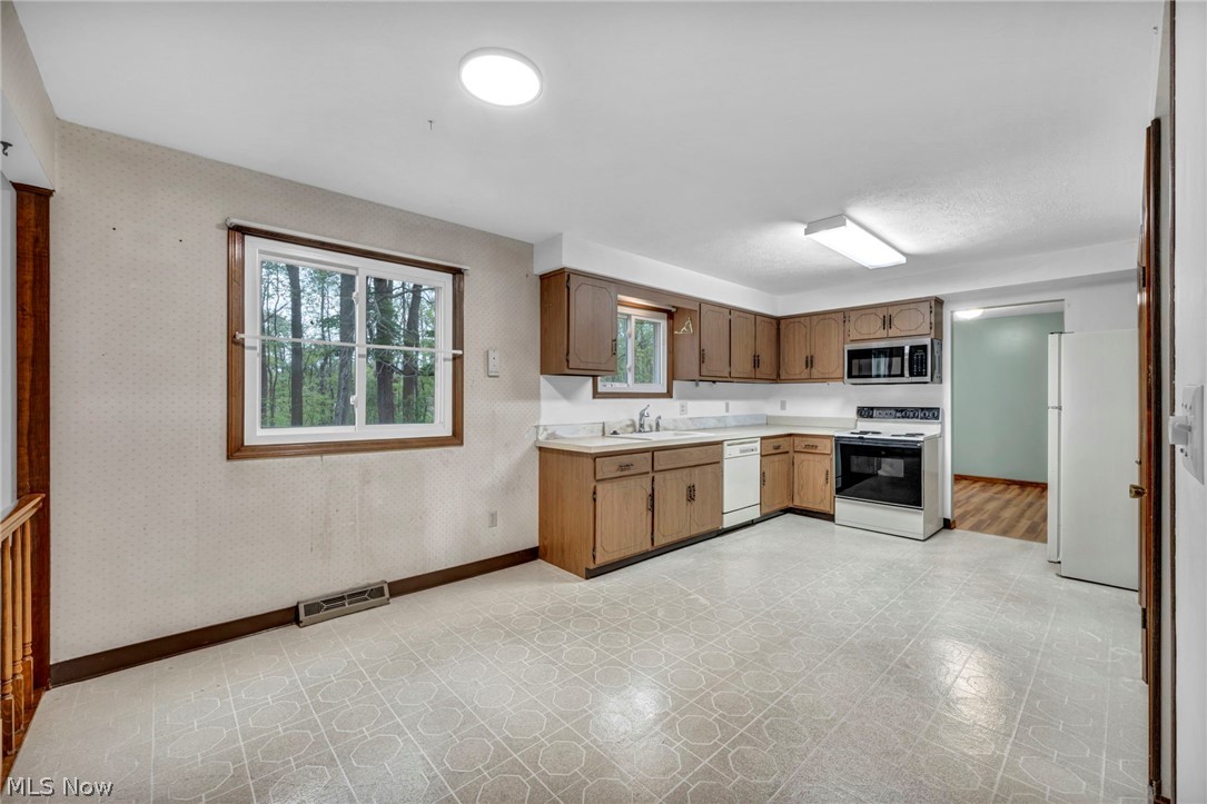 1668 Eisenhower Brunswick OH 44212
