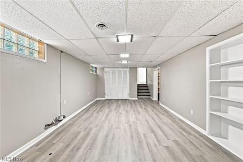 558 Garnette Road Akron OH 44313