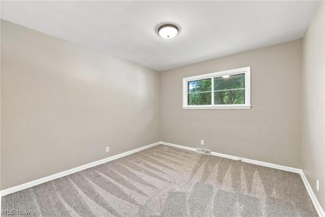 558 Garnette Road Akron OH 44313