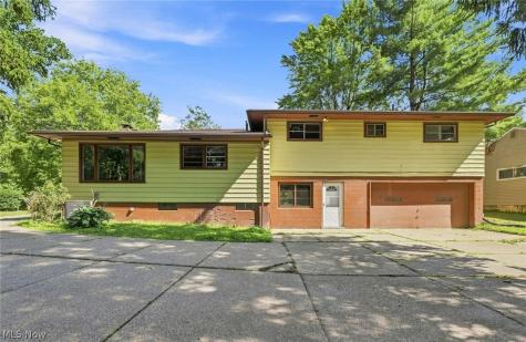 558 Garnette Road Akron OH 44313