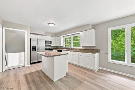 558 Garnette Road Akron OH 44313