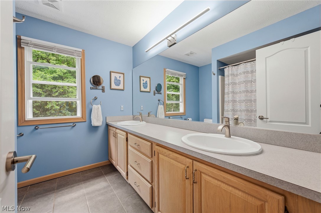 4270 N Hilltop Road Orange OH 44022