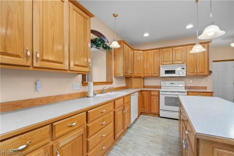 2520 Center Road Avon OH 44011