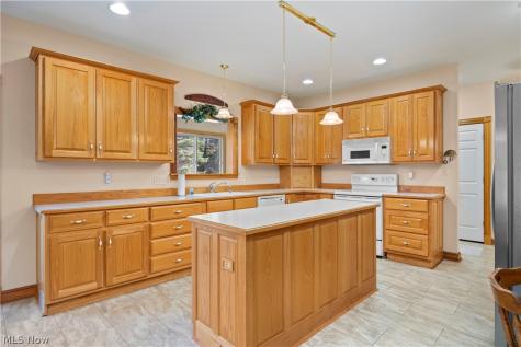 2520 Center Road Avon OH 44011