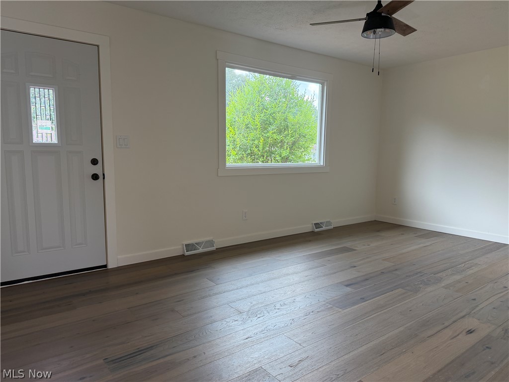 17964 Glendale Avenue Lake Milton OH 44429