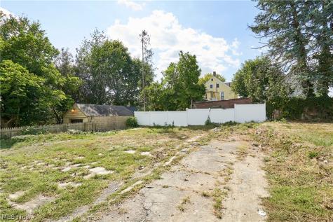 2154 12th Street SW Akron OH 44314