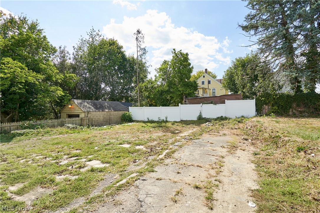 2154 12th Street SW Akron OH 44314