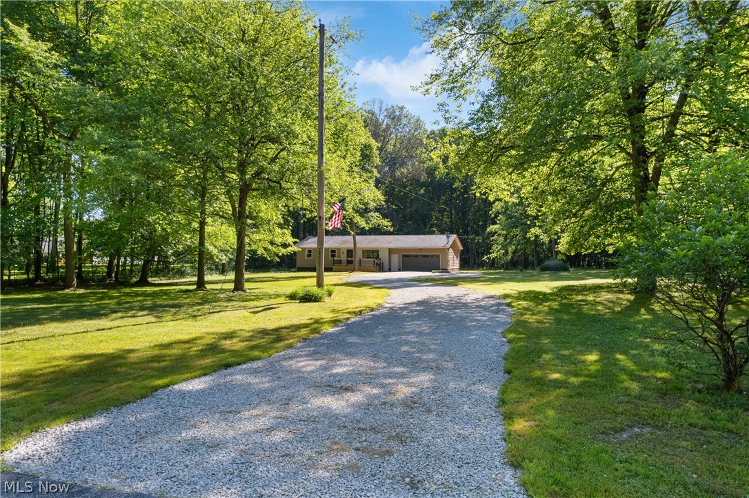 1075 River Road Lake Milton OH 44429