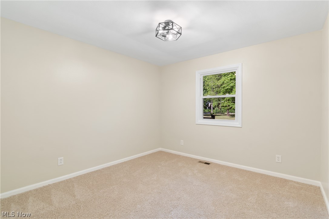 1075 River Road Lake Milton OH 44429