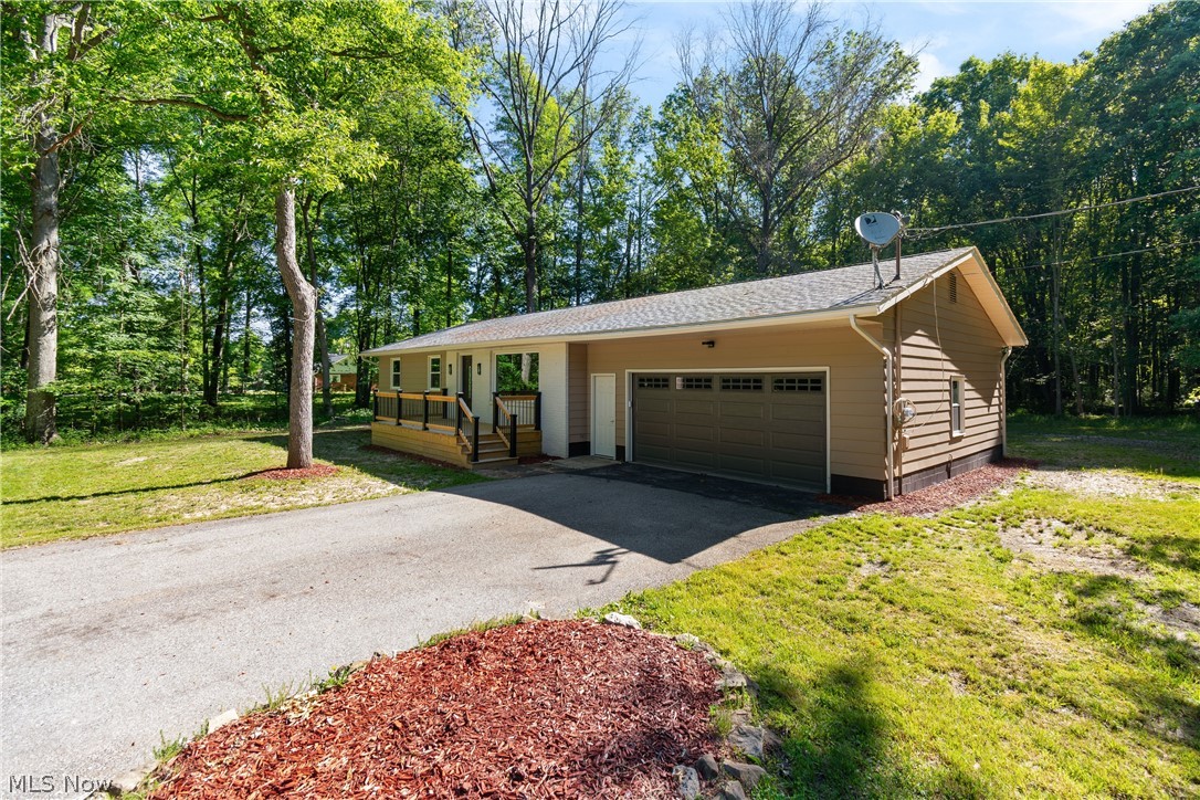 1075 River Road Lake Milton OH 44429