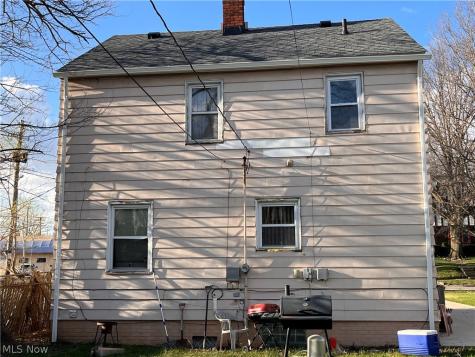 16512 Stockbridge Avenue Cleveland OH 44128