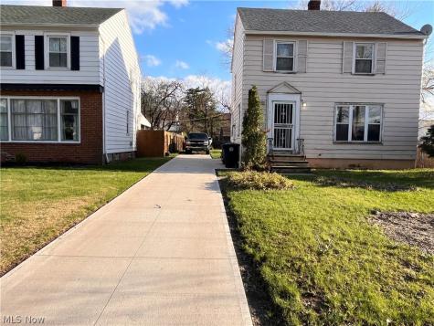 16512 Stockbridge Avenue Cleveland OH 44128
