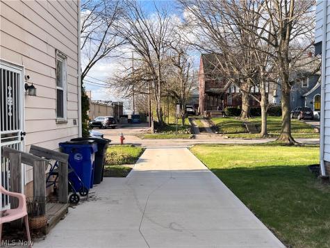 16512 Stockbridge Avenue Cleveland OH 44128