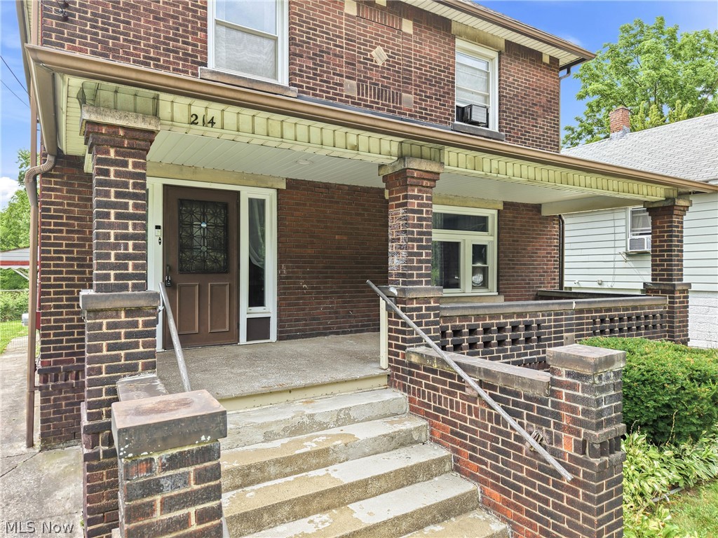 214 6th Street Campbell OH 44405