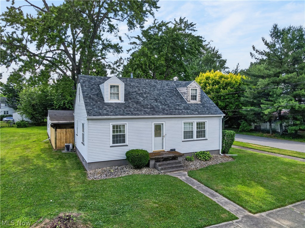 506 Adelaide Avenue SE Warren OH 44483