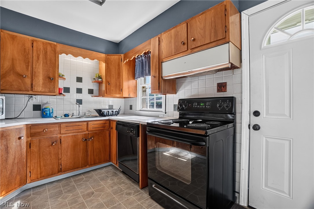 506 Adelaide Avenue SE Warren OH 44483