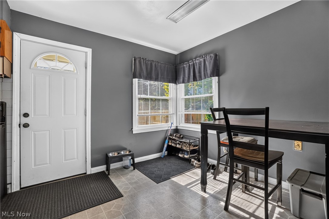 506 Adelaide Avenue SE Warren OH 44483