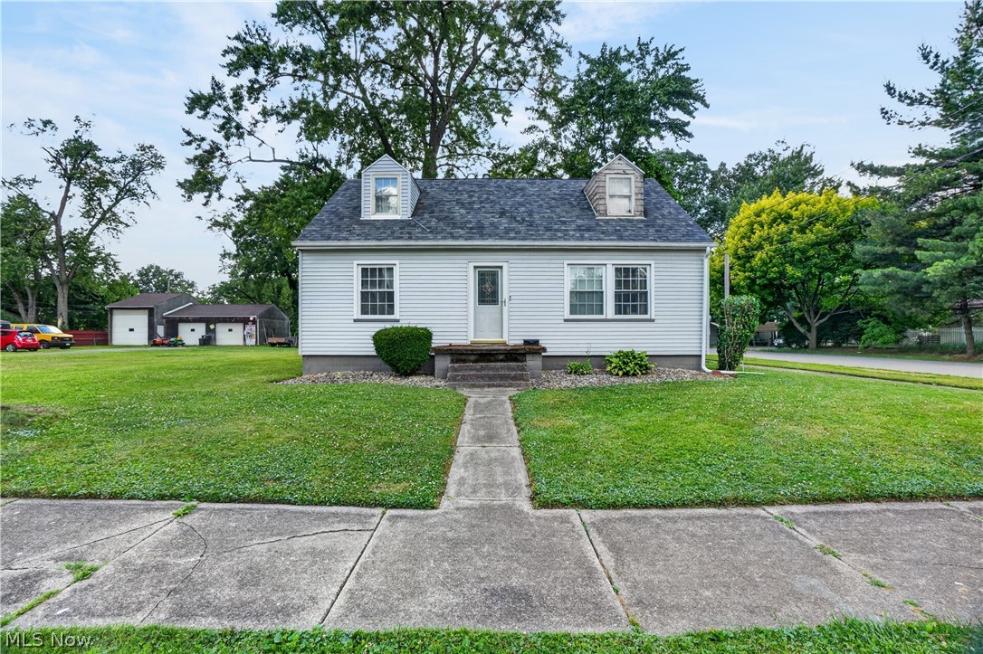 506 Adelaide Avenue SE Warren OH 44483