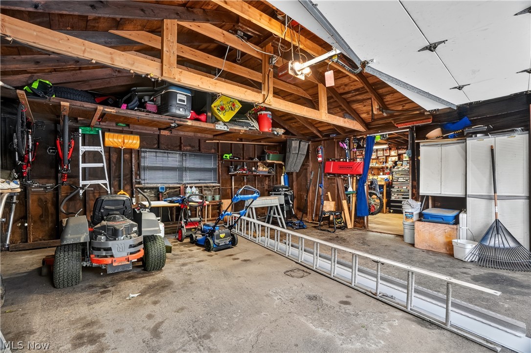 506 Adelaide Avenue SE Warren OH 44483