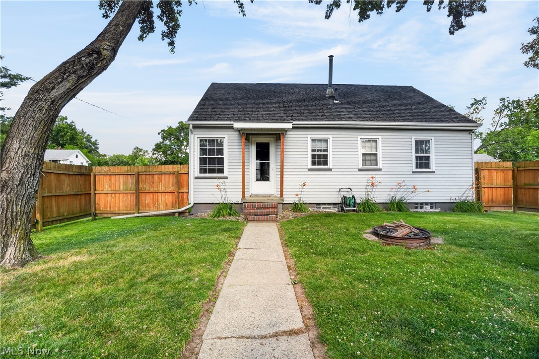506 Adelaide Avenue SE Warren OH 44483