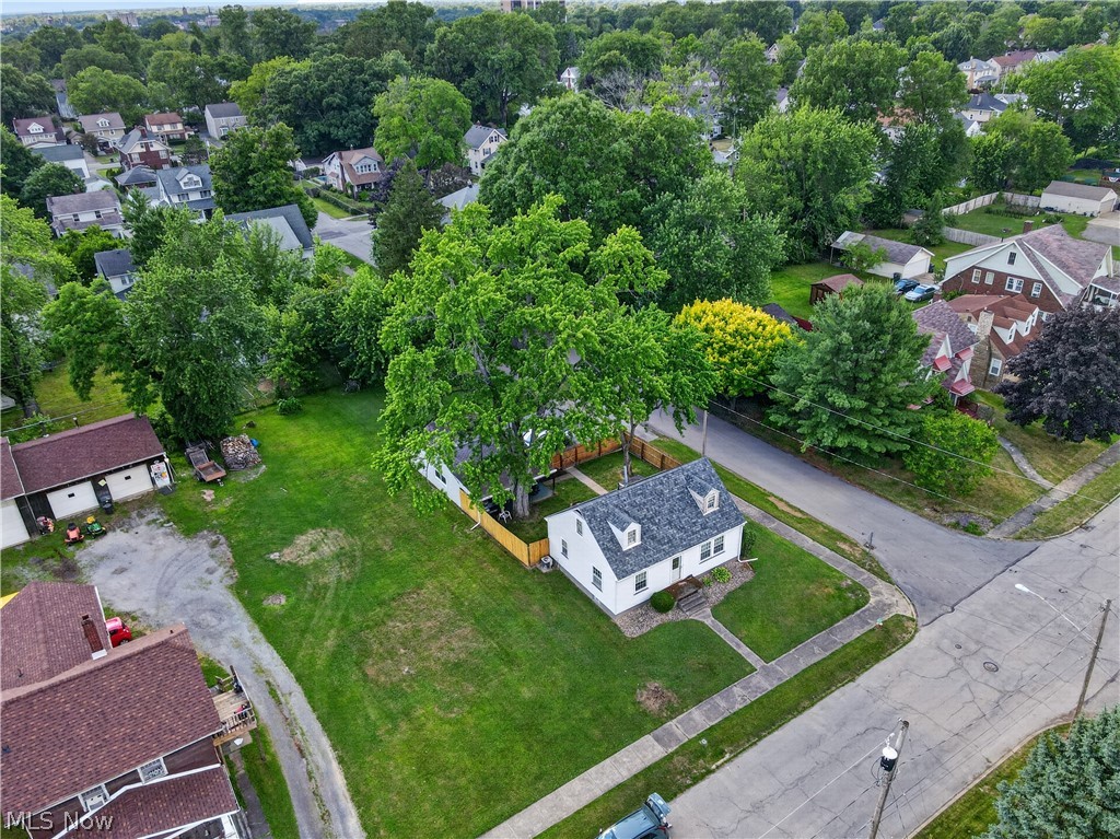 506 Adelaide Avenue SE Warren OH 44483