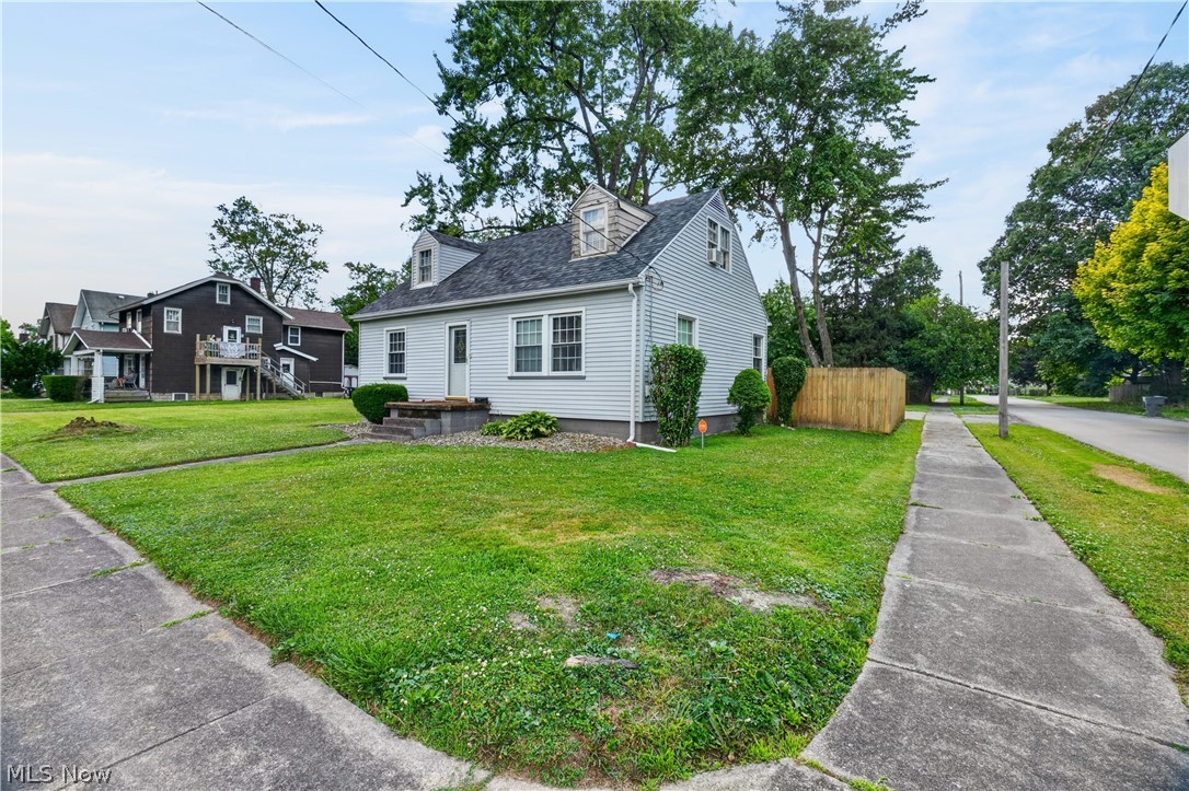 506 Adelaide Avenue SE Warren OH 44483