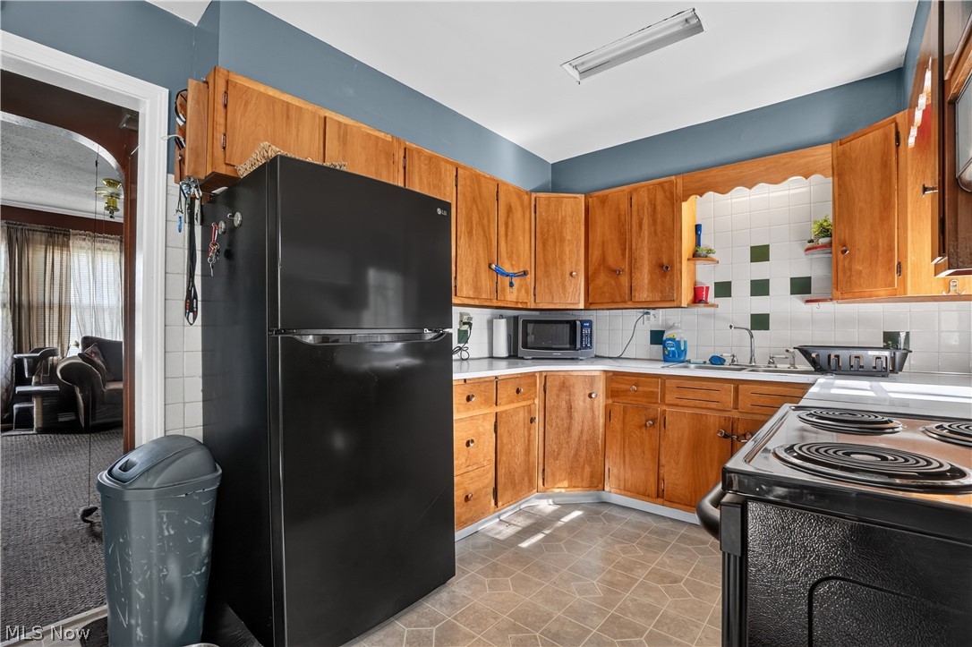 506 Adelaide Avenue SE Warren OH 44483