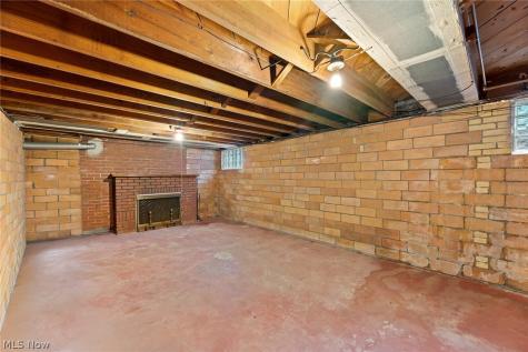691 E Ford Avenue Barberton OH 44203