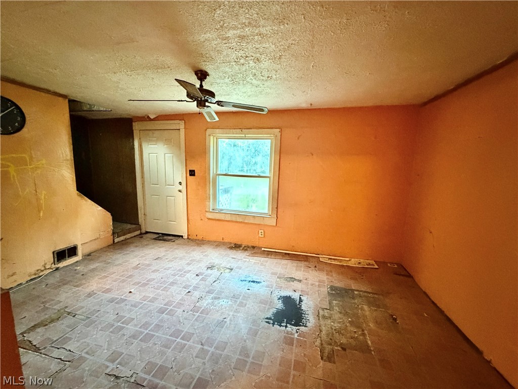 3275 Crestview Avenue Warren OH 44483