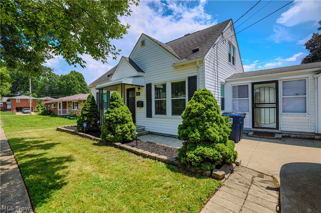 492 E Woodsdale Avenue Akron OH 44301