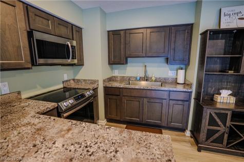 492 E Woodsdale Avenue Akron OH 44301