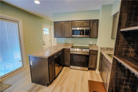 492 E Woodsdale Avenue Akron OH 44301