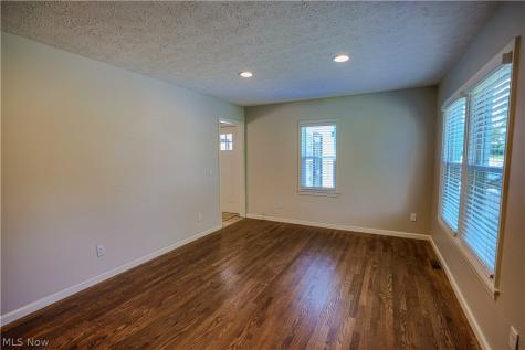 492 E Woodsdale Avenue Akron OH 44301