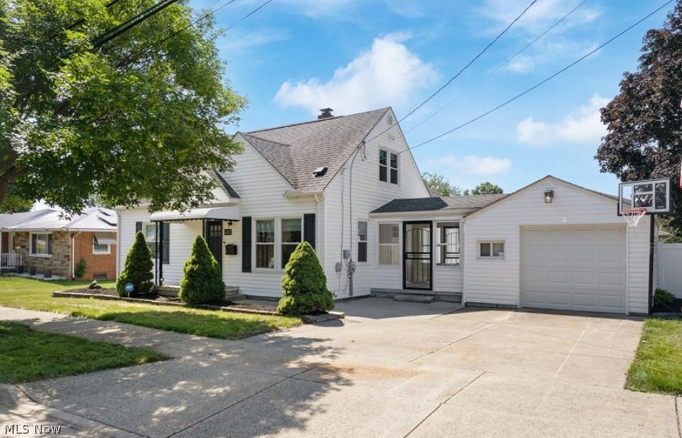 492 E Woodsdale Avenue Akron OH 44301
